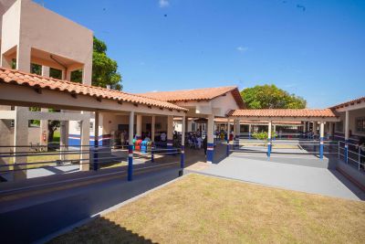 notícia: Santarém recebe a 40ª escola reconstruída e equipada pelo governo do Estado