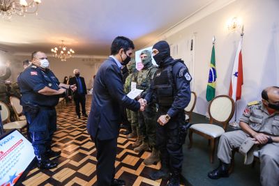 notícia: Policiais civis são condecorados pela prisão de membros de facções criminosas 