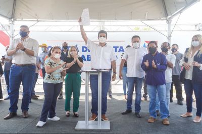 notícia: Governo garante reconstrução de escola em Marabá e entrega benefícios do programa Sua Casa