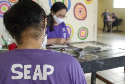 notícia: Cooperativa de detentas participa da feira de artesanato do Círio