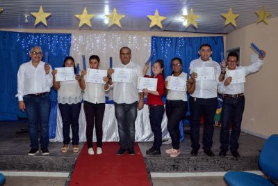 notícia: Alunos especiais da Escola Yolanda Martins realizam primeira formatura da EJA