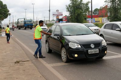 notícia: Agentes do Detran orientam a população no desvio provisório do KM-07 da BR-316
