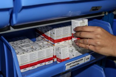 notícia: Serviço de Farmácia do HC oferece assistência especializada aos pacientes