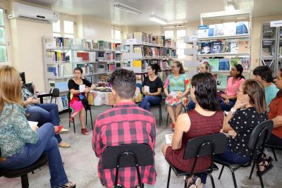 notícia: Oficina abre o universo da leitura a servidores e voluntários da Santa Casa