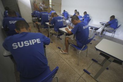 notícia: Custodiados voltam às aulas nas unidades penitenciárias do Estado
