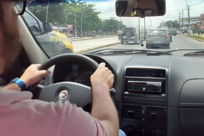 notícia: Praticar direção defensiva ajuda na prevenção de acidentes