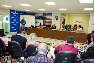 notícia: Prioridade do Governo é ter escola pública de qualidade, afirma nova secretária