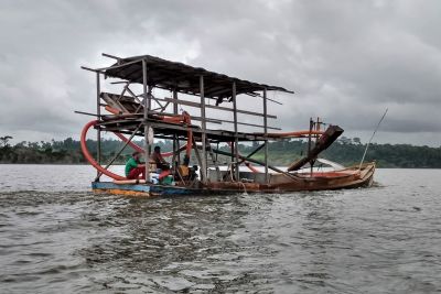 notícia: Fiscalização ambiental autua empresas de extração de areia e seixo sem licença ambiental