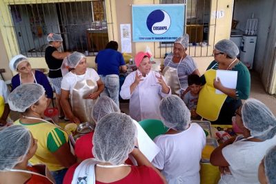 notícia: Moradores de Marituba participam de curso de doces e salgados da Cosanpa