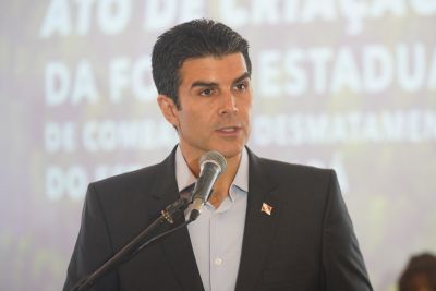 notícia: Governo assina decreto e institui Força Estadual de Combate ao Desmatamento no Pará