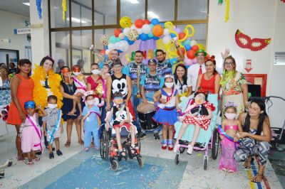 notícia: Marchinhas e brincadeiras mudam a rotina no Hospital Regional em Santarém