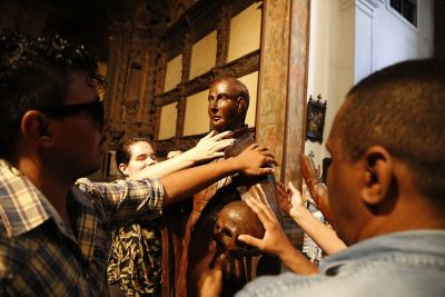 notícia: Pessoas com deficiência visitam igreja de Santo Alexandre
