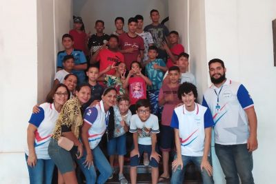 notícia: Jovens do polo ParáPaz Mangueirão visitam Museu de Arte Sacra pela primeira vez