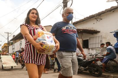 notícia: TerPaz e Fundação ParáPaz entregam 176 cestas de alimentos no Benguí