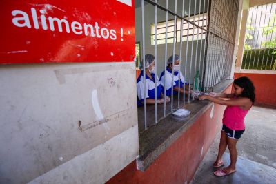 notícia: Governo vai distribuir Cartão de Alimentação Escolar para alunos da rede pública