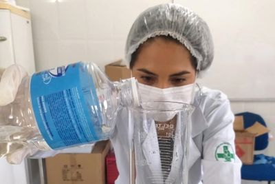 notícia: Estudantes de Química e Biologia da Uepa de Cametá produzem álcool 70º