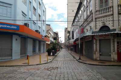 notícia: Decreto reduz horário de estabelecimentos e serviços para diminuir fluxo de pessoas nas ruas