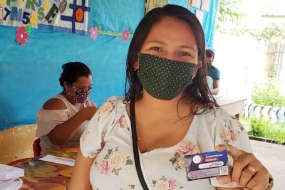 notícia: Cartões de vale-alimentação são entregues para alunos das áreas rurais
