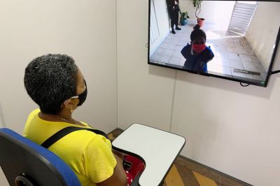 notícia: Seap garante a visita aos custodiados com projeto “Vídeo-visita”