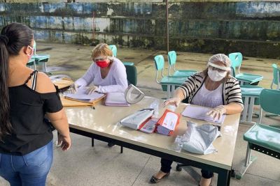 notícia: Vale-alimentação escolar é entregue às famílias de alunos do sistema prisional