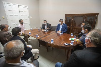 notícia: Governo e dirigentes de futebol discutem volta do Campeonato Paraense