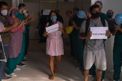 notícia: Hospital de Campanha de Santarém comemora 102 pacientes com alta