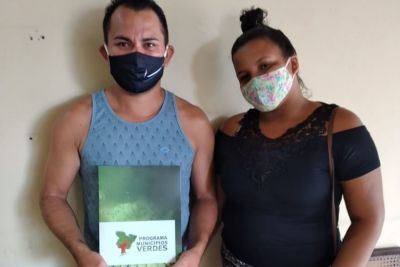 notícia: Agricultores de Maracanã recebem cadastro ambiental rural elaborado pela Emater