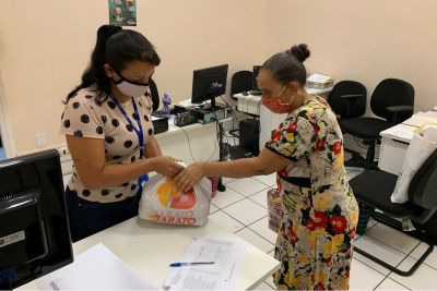 notícia: Familiares de internos recebem cesta de alimentos no projeto Vídeo-visita