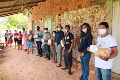 notícia: Emater entrega sementes melhoradas de milho para agricultores de Marituba