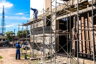 notícia: Governo mantém obras de infraestrutura no Estado