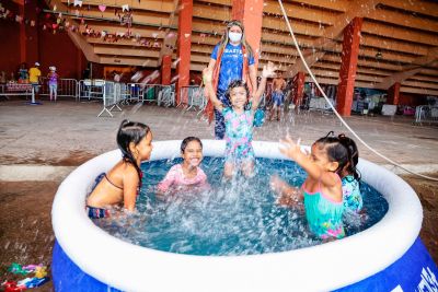 notícia: Famílias acolhidas no Mangueirinho recebem programação de verão