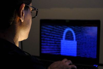 notícia: Aumento do uso da internet abre espaço para crimes cibernéticos