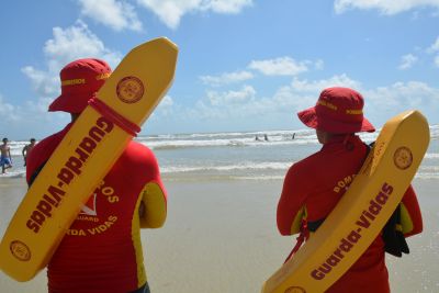 notícia: Bombeiros intensificam trabalho de prevenção nas praias durante Operação Verão