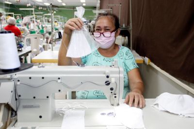 notícia: Costureiras vão produzir 80 mil máscaras para bairros do TerPaz