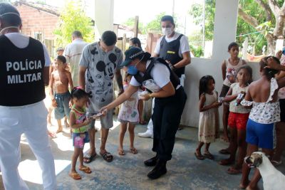 notícia: Polícia Militar doa 500 kits de higiene bucal para comunidade carente