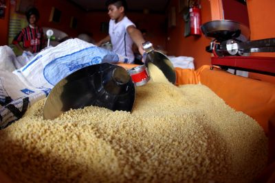 notícia: Farinha d´água quilombola fará parte da merenda escolar de Alenquer