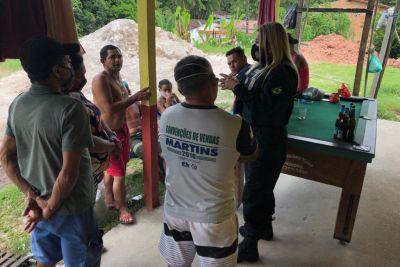 notícia: Dirigir após ingestão de bebida alcoólica resulta em 49 prisões no fim de semana