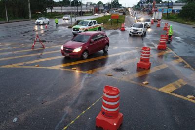 notícia: Para evitar congestionamento na volta pra casa, faixa reversível será mantida na BR-316 