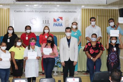 notícia: Santa Casa realiza cerimônia com servidores selecionados para graduação e pós-graduação