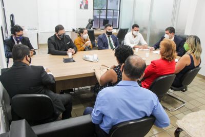 notícia: Governo reúne com representantes de escolas particulares do Pará