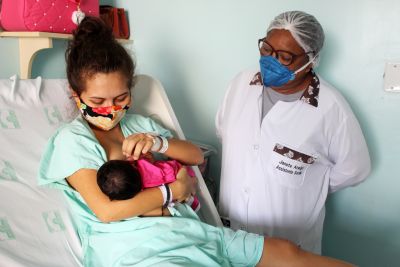 notícia: Hospital de Clínicas cria guia para orientar sobre amamentação 
