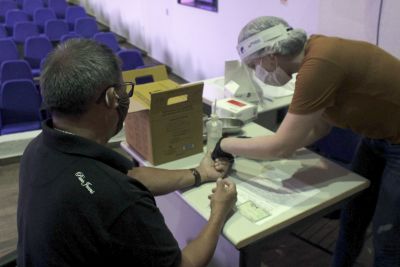 notícia: Testes rápidos de Covid-19 são aplicados em servidores da Cosanpa