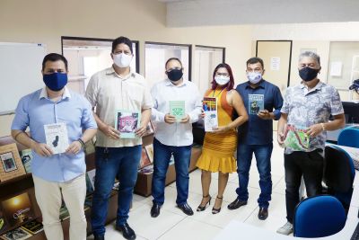 notícia: Editora Pública da Ioepa completa um ano com quase 30 livros editados