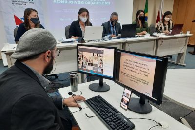 notícia: Estado promove minicurso de atendimento à mulher em situação de violência