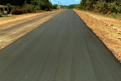 notícia: Estrada que dá acesso ao aeroporto de Salinópolis recebe pavimentação asfáltica