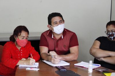 notícia: Moradores do Benguí participam de reunião sobre o TerPaz
