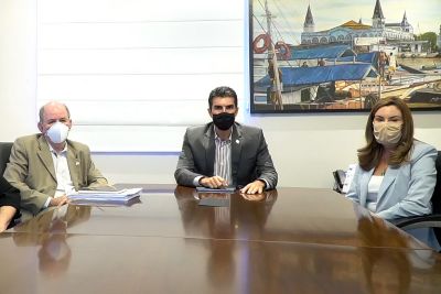 notícia: Governo pagará metade do 13º salário dos servidores estaduais em outubro