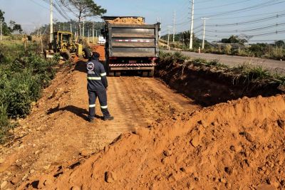 notícia: Obras de reconstrução e implantação de acostamento estão aceleradas na PA-275 