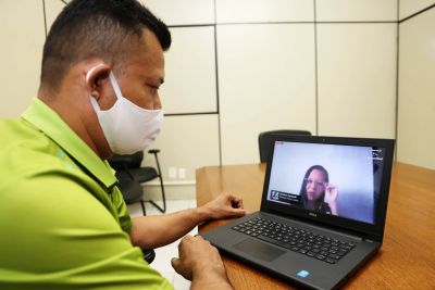 notícia: Seel reforça uso da tecnologia para auxiliar idosos em tarefas do dia a dia