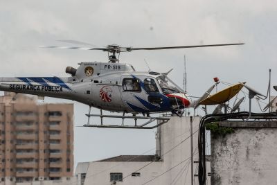 notícia: Paraenses elevam os corações ao alto durante o sobrevoo da imagem da Virgem sobre Belém